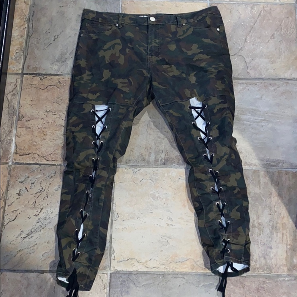 VIP Jeans Plus Size Camo Pants - Picture 2 of 6
